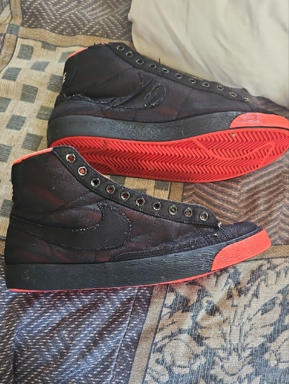 Nike Men’s High-Top Sneakers in Black and Red - Picture 3 of 5